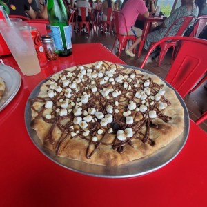 Pizza de Nutella, marshmallow, and white chocolate nibs! 