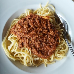 Spaguetti con Carne Molida en salsa roja 