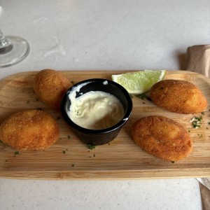 ENTRADAS-APPETIZERS - Croquetas de langosta