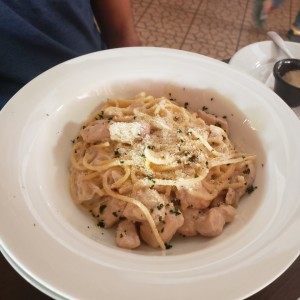 Spaghetti con Pollo y salsa blanca