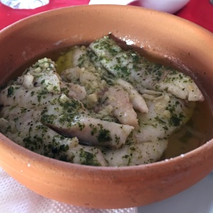 Cazuela de pargo a la sal