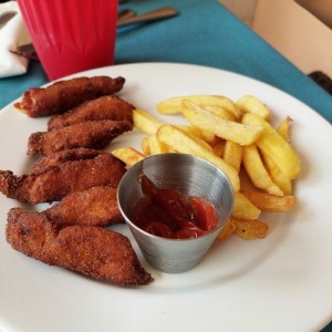 Chicken or fish nuggets with fries