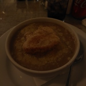 sopa de cebolla francesa gratinada