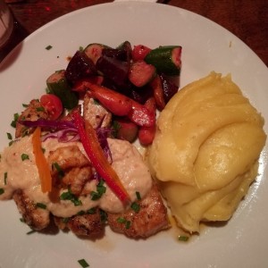 filete Amberjack con salsa de mariscos