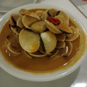 Almejas al Ajillo