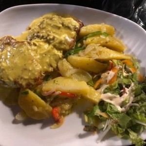 Filete de pescado en salsa al curry y coco