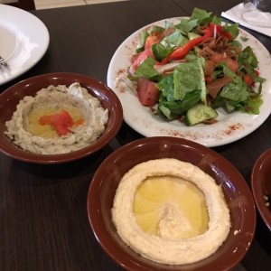 Hummus, babaganush y ensalada fatush 