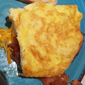 omelette con tocino