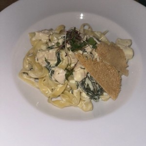 Pasta blanca con pollo