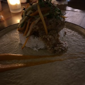 Filete de corvina al ajillo sobre arroz blanco