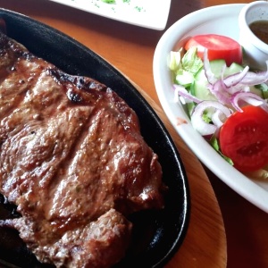 Bife de Chorizo y papas de la casa