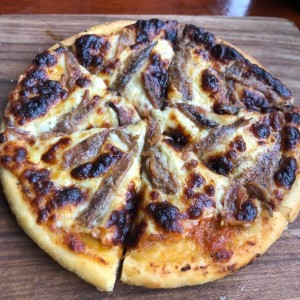 pizza queso mozzarela y anchoa
