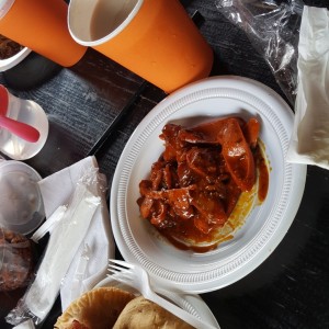 hojaldre pastelito empanada chicharron y salchichas guisadas 