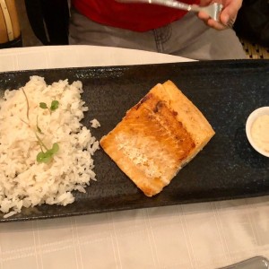 Salmon con arroz