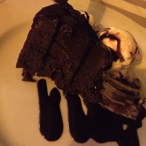 decadencia de chocolate con helado de vainilla