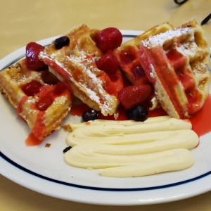 Belgian Wafles - Berries & creme Waffle