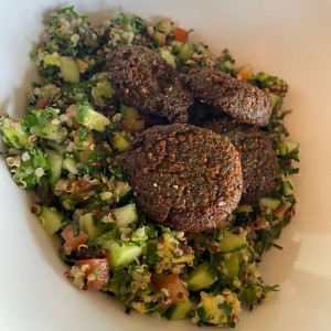 Ensalada quinoa israelí