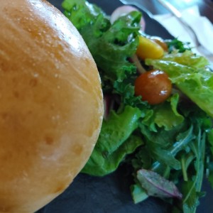 Hamburguesas - BBQ Burger con ensalada
