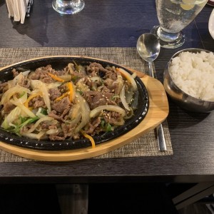 Carne de res con verduras (koreano)