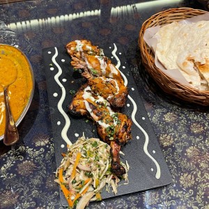 Special Starters - Tandoori Chicken y plain naan