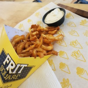 Curly Fries con aderezo Blue Cheese 