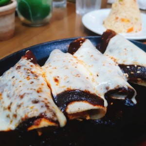 enchiladas en mole poblano 