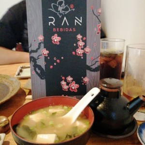 miso con tofu y wakame 