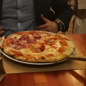 Pizza / Calzone - Wurstel