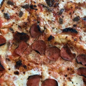 Pizza Mitad anchoas Mitad pepperoni