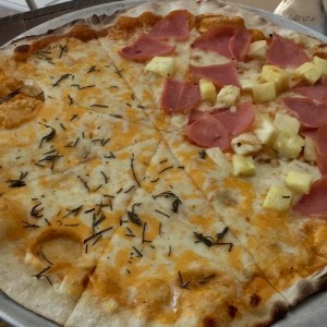 Pizza 3 quesis y hawaiiana 