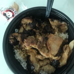 bowl de arroz con pollo teriyaki 