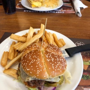 HAMBURGUESAS - Classic Cheeseburger