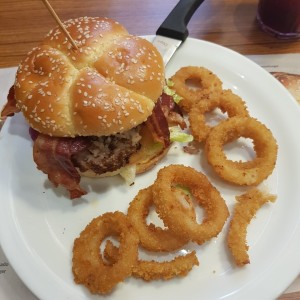 Bacon Gouda Burger 
