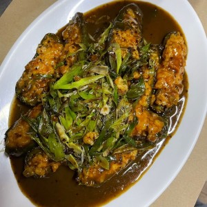 Chiles rellenos de camarón con frijol chino