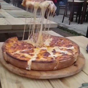 deep pizza