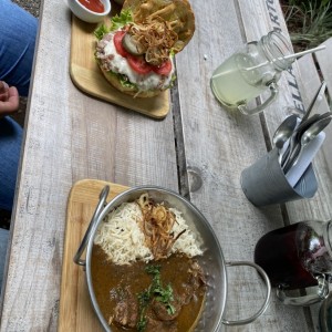 Hamburgusa y Curry de Pollo
