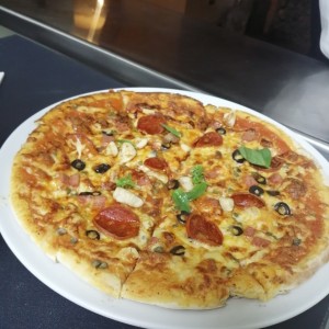 Pizza Corazon de Leon Q160