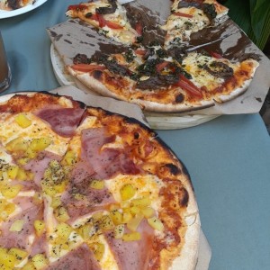 pizza hawaiana y pizza la boca (super recomendada)