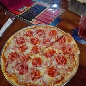 pizza de jamon con peperoni