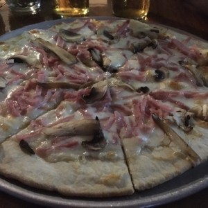 Pizza Jamon y Hongos