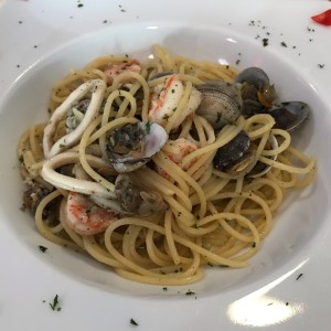 Spaghetti con frutos del mar