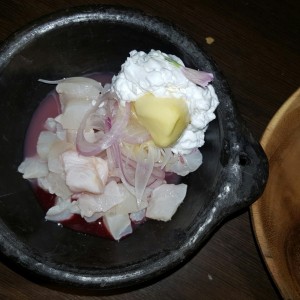 Ceviche de corvinaen leche de tigre de tomate de arbol con sorbete de maracuya y espuma de coco
