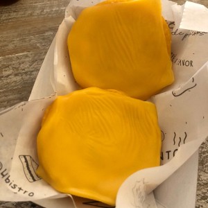 Tortillas con queso amarillo