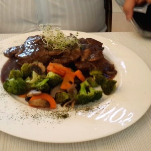 Medallones de Carne con Vegetales