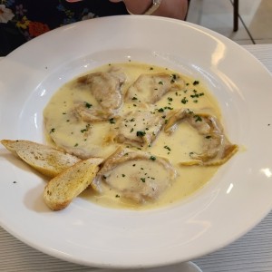 Ravioli con Hongos y salsa blanca