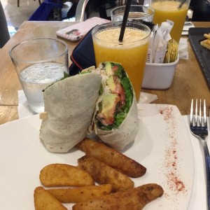 wrap de polo y jugo de mandarina