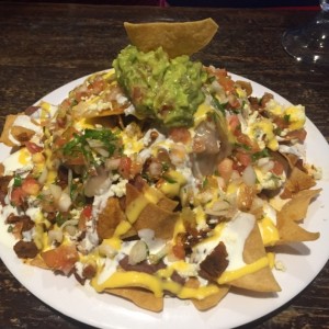 Super nachos al pastor