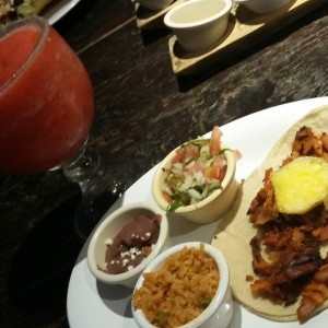 tacos al pastor y Margarita de fresa