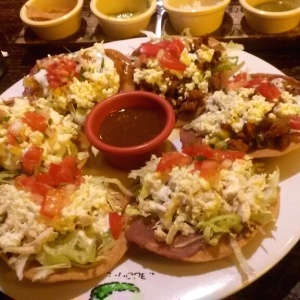 Tostadas mixtas pollo carne chorizo