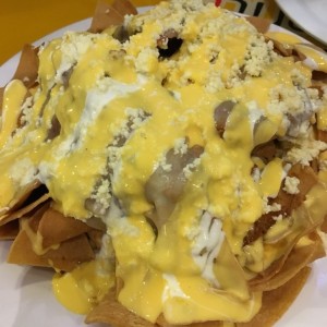 Nachos de cochinita